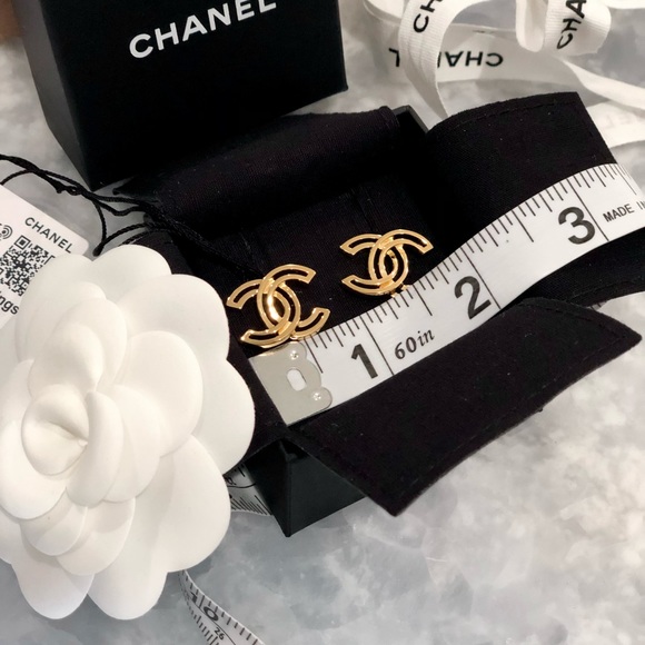 NEW Obazine Chanel CC Gold Color Earrings - Picture 5 of 15